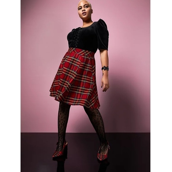 Torrid size 3 BETSEY JOHNSON BLACK VELVET PUFF SLEEVE CORSET TOP - Picture 3 of 8